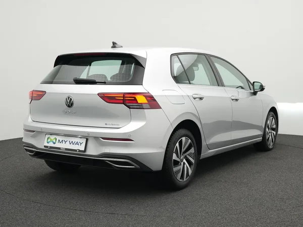 VOLKSWAGEN Golf VIII eHybrid (PHEV) (2022) — foto 26 van 30