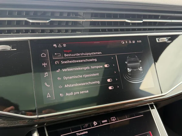 AUDI Q8 PHEV (2023) — foto 9 van 20