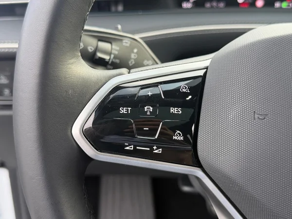 VOLKSWAGEN ID.7 Tourer (2024) — foto 8 van 25