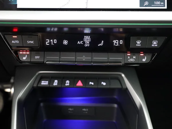 AUDI A3 Sportback (2022) — foto 11 van 24