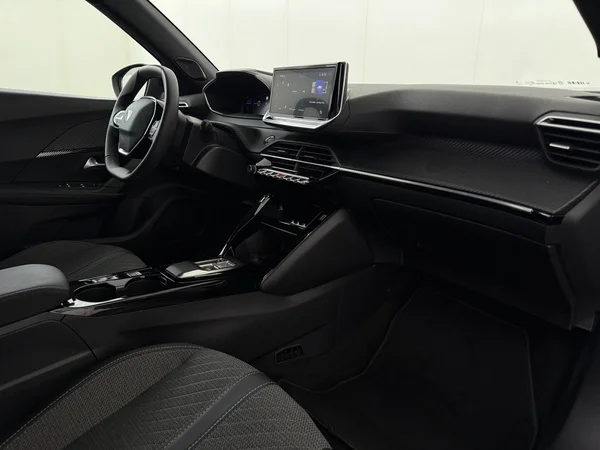 PEUGEOT e-2008 (2025) — foto 3 van 29