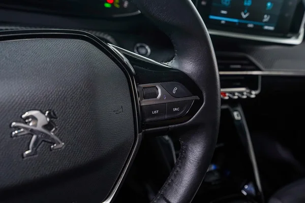 Peugeot E-2008 (2022) — foto 10 van 56