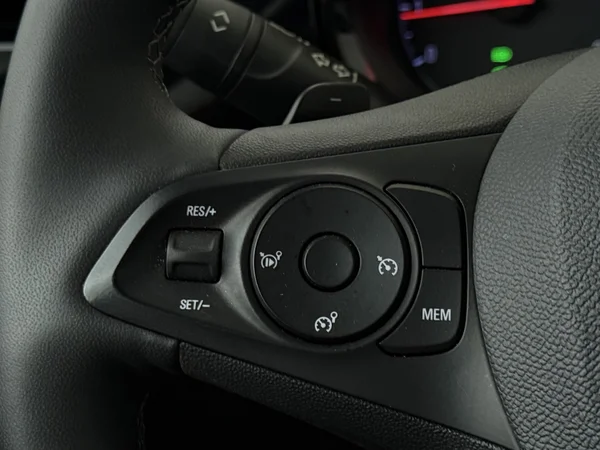 OPEL Corsa (2023) — foto 9 van 26