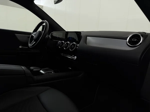 MERCEDES GLA 250 (2021) — foto 3 van 32