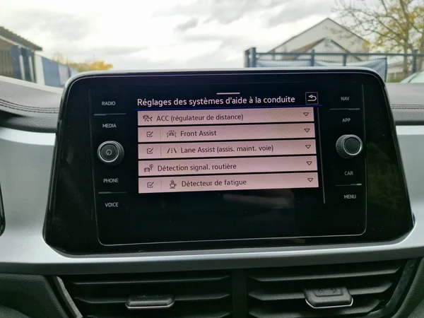 VOLKSWAGEN T-Roc (2023) — foto 11 van 27
