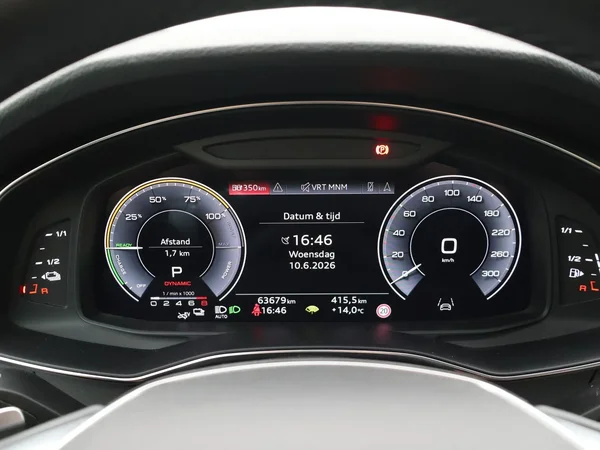 Audi A6 (2022) — foto 3 van 20