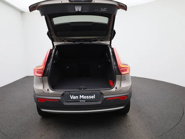 Volvo XC40 (2021) — foto 3 van 42