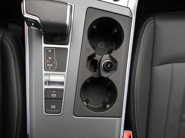 AUDI A6 Avant PHEV (2025) — foto 8 van 28