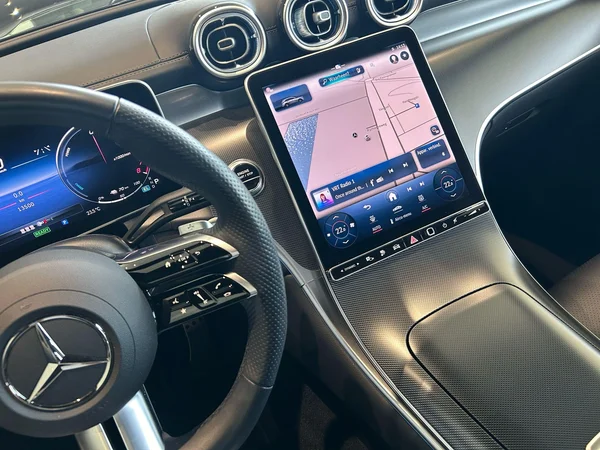 Mercedes-Benz GLC (2024) — foto 2 van 19