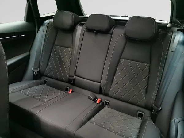 SKODA Karoq (2025) — foto 3 van 15