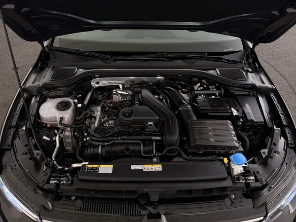 VOLKSWAGEN Golf Variant (2025) — foto 6 van 29