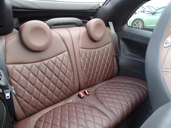 Fiat 500C (2024) — foto 8 van 24
