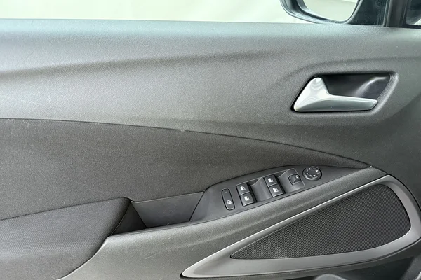 Opel Crossland (2022) — foto 7 van 27