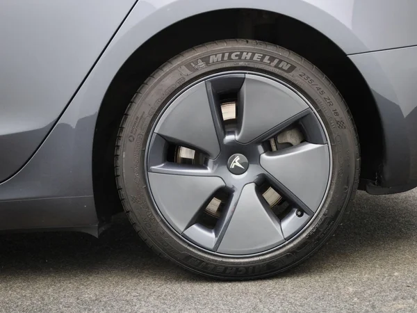Tesla Model 3 (2022) — foto 3 van 47