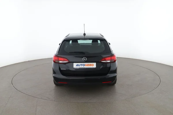 Opel Astra (2020) — foto 11 van 16