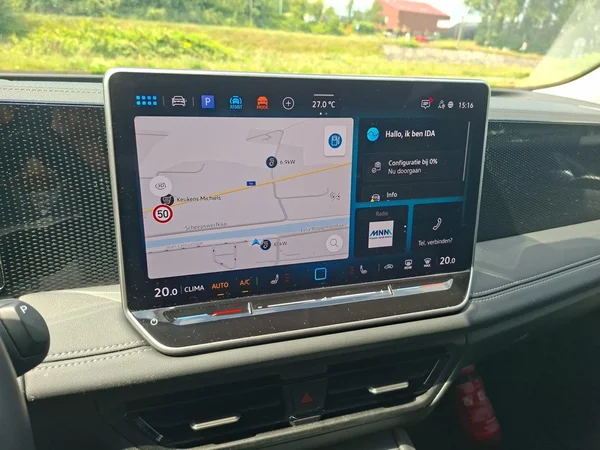VOLKSWAGEN Tiguan (2024) — foto 3 van 22