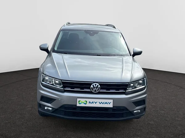 VOLKSWAGEN Tiguan (2018) — foto 10 van 16