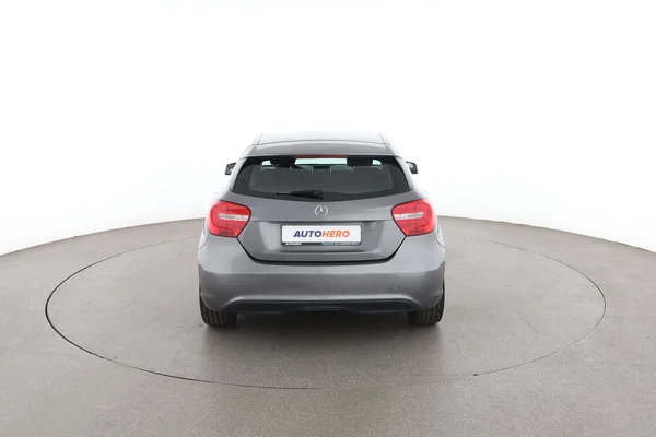 Mercedes-Benz A-Klasse (2015) — foto 11 van 16