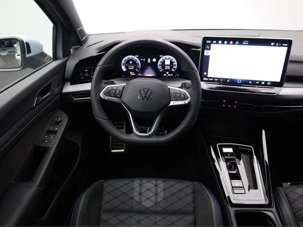 VOLKSWAGEN Golf VIII (2025) — foto 3 van 22