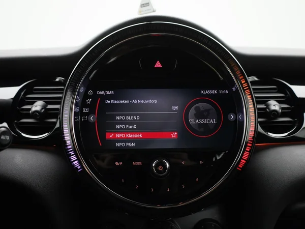 MINI One (2022) — foto 13 van 39