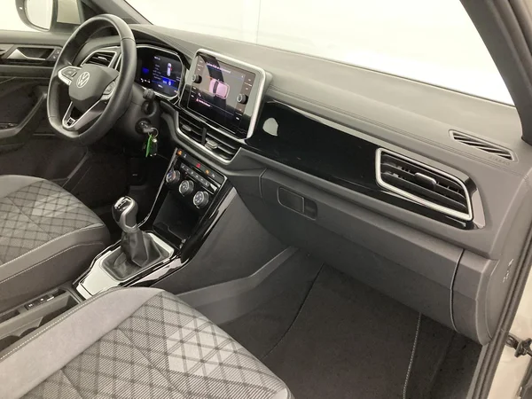 VOLKSWAGEN T-Roc (2024) — foto 8 van 36