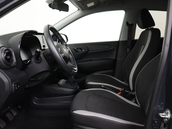 HYUNDAI i10 (2025) — foto 2 van 25