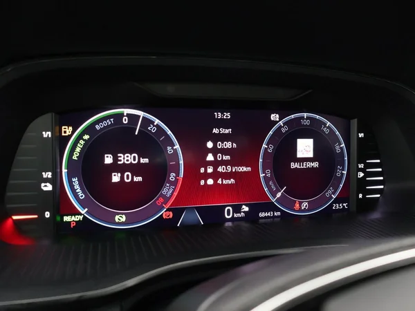 SKODA Octavia Combi PHEV (2023) — foto 13 van 22