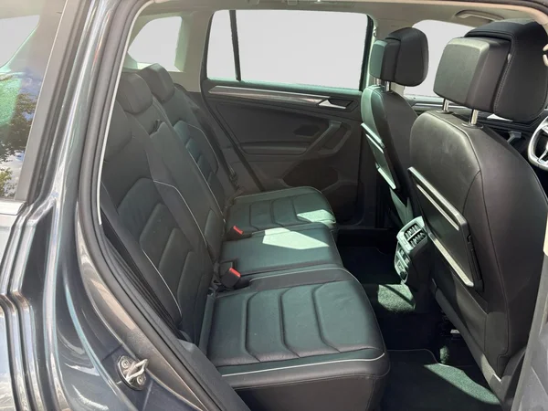VOLKSWAGEN Tiguan (2019) — foto 14 van 22