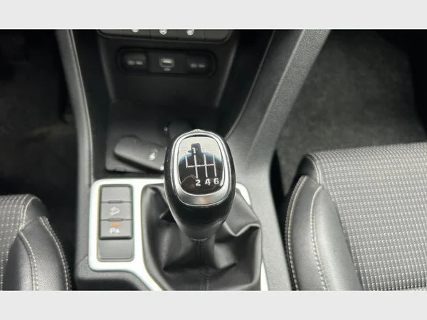 Kia SPORTAGE (2021) — foto 14 van 29
