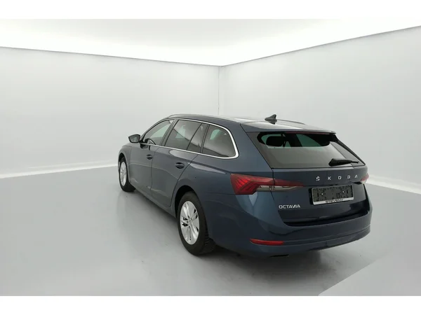 SKODA Octavia Combi (2021) — foto 2 van 36