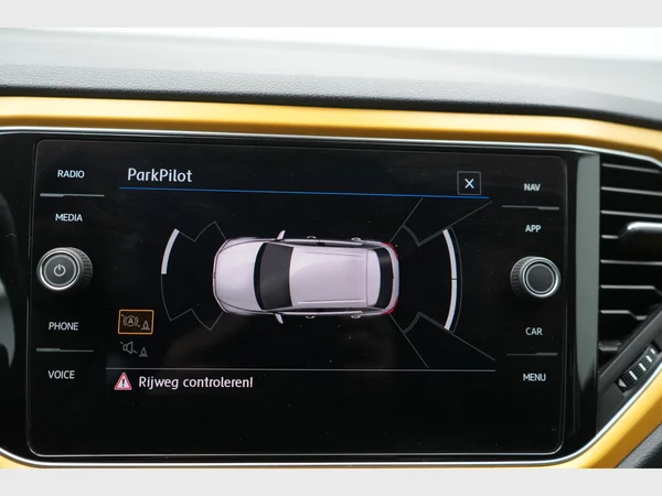 VOLKSWAGEN T-Roc (2018) — foto 25 van 25