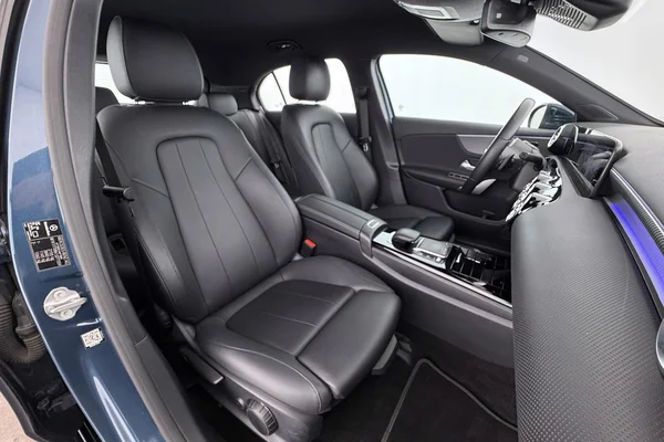 Mercedes-Benz A-Class PHEV (W177) (2020) — foto 6 van 31