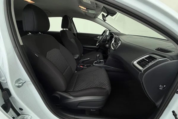 Kia Ceed (2023) — foto 15 van 27