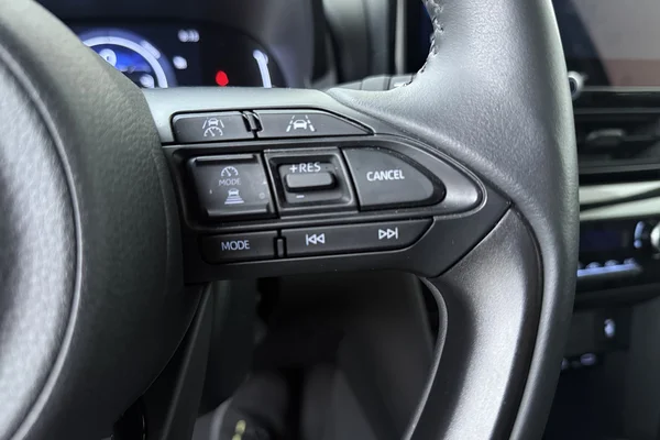 Toyota Yaris Cross Hybrid (HEV) (2025) — foto 7 van 17