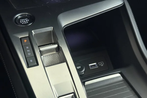Peugeot 308 PHEV (2022) — foto 5 van 29