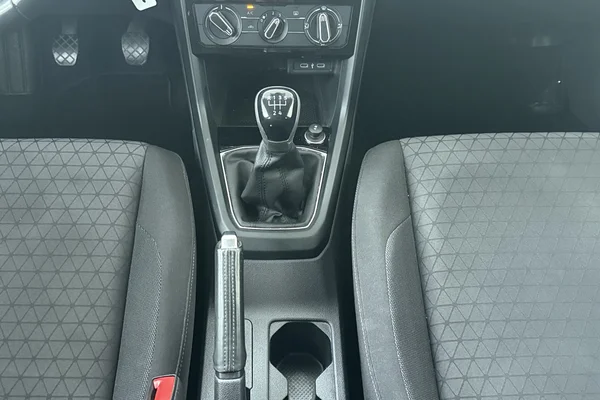 Volkswagen T-Cross (2023) — foto 4 van 18