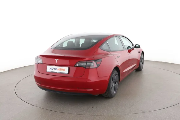 Tesla Model (2021) — foto 12 van 16
