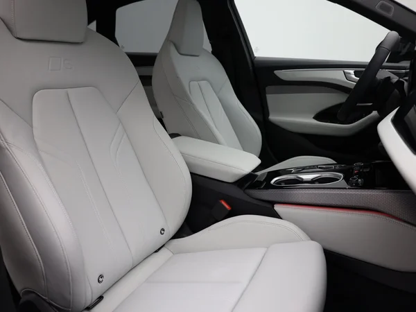 AUDI A6 (2025) — foto 32 van 32