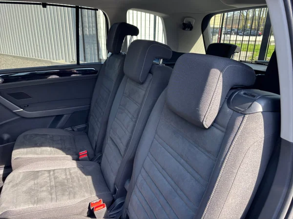VOLKSWAGEN Touran (2019) — foto 13 van 20