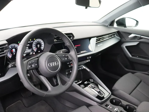 AUDI A3 Sportback (2025) — foto 2 van 18
