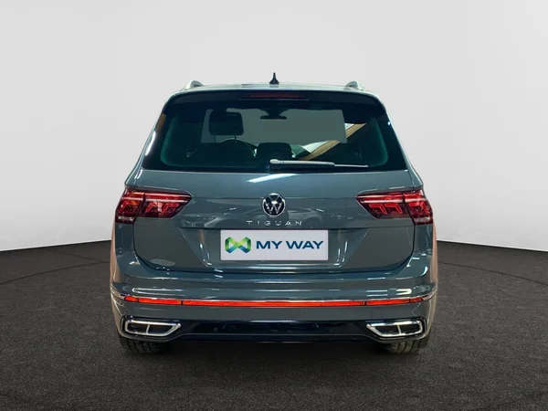 VOLKSWAGEN Tiguan (2023) — foto 2 van 17