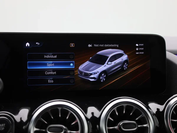 Mercedes-Benz EQA (2023) — foto 21 van 45