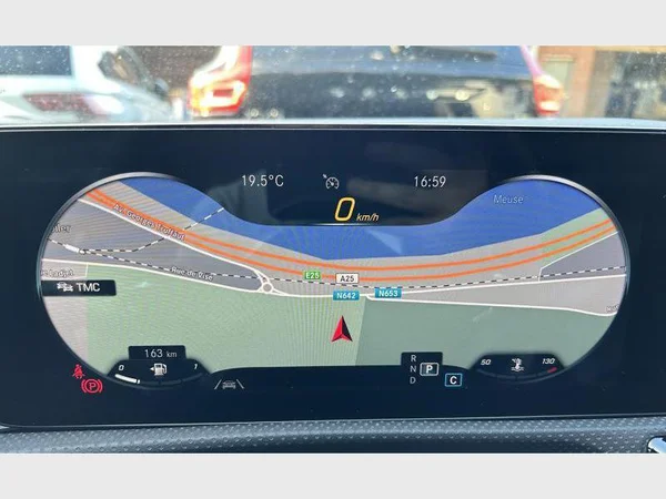 Mercedes-Benz CLA 180 (2021) — foto 8 van 33