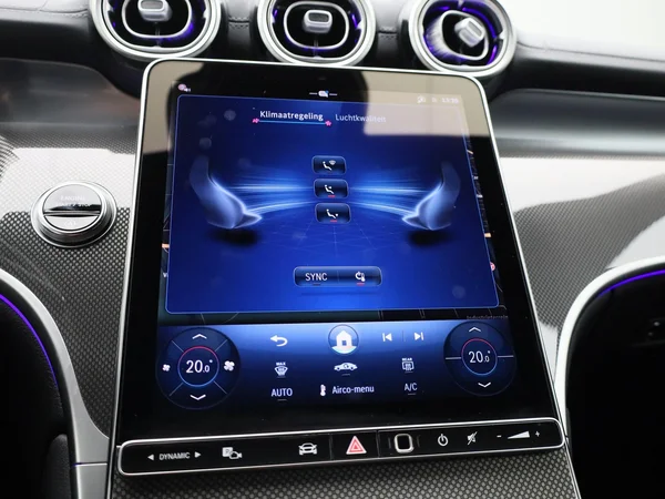 Mercedes-Benz GLC (2025) — foto 10 van 49