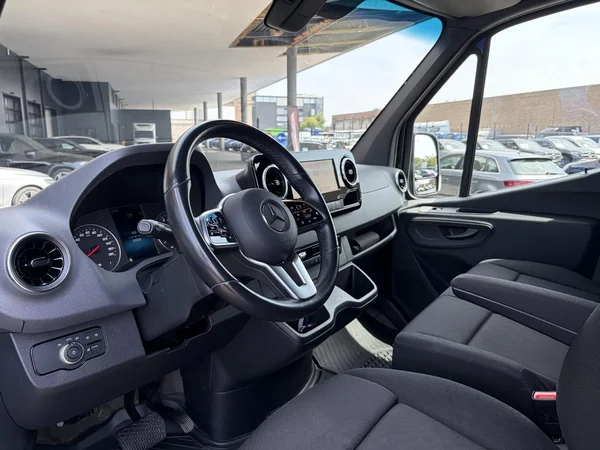 Mercedes-Benz Sprinter (2025) — foto 14 van 16