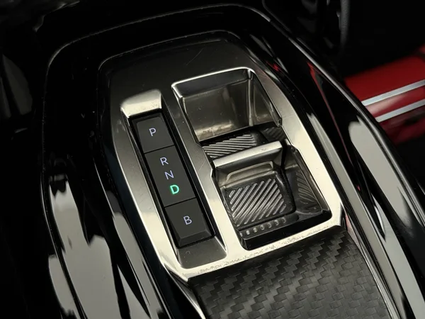 PEUGEOT e-2008 (2022) — foto 4 van 31