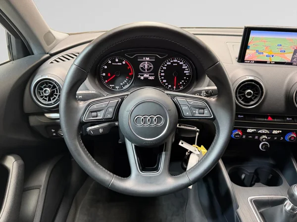 AUDI A3 Sedan (2018) — foto 2 van 15