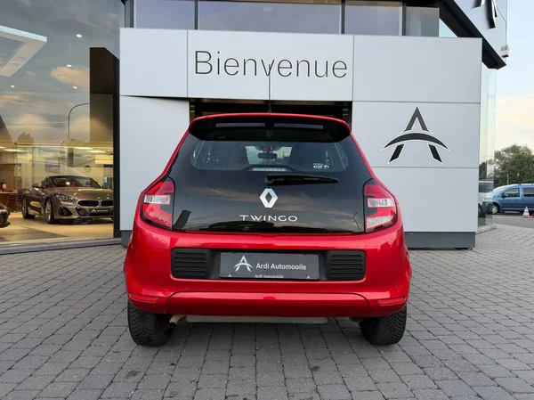 Renault Twingo (2015) — foto 14 van 18