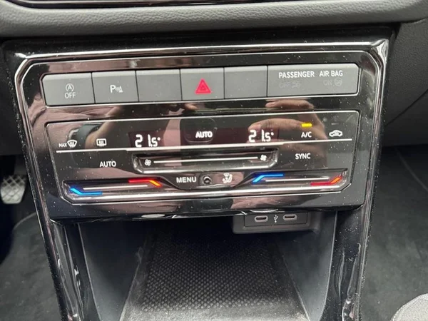 VOLKSWAGEN T-Cross (2024) — foto 19 van 29