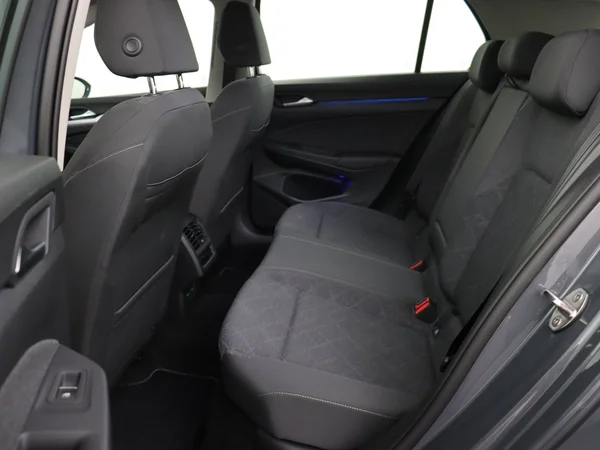 VOLKSWAGEN Golf (2024) — foto 5 van 28